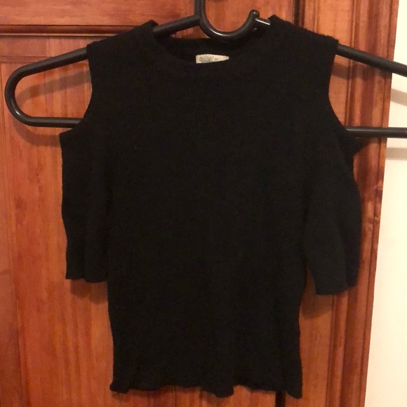 Brandy Melville Cold Shoulder Cropped Sweater - Picture 3 of 4
